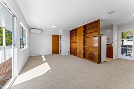 Photo of property in 2/63 Ocean View Road, Hillcrest, Auckland, 0627