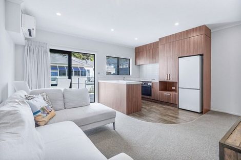 Photo of property in 2/20 Hunter Street, Hamilton Lake, Hamilton, 3204