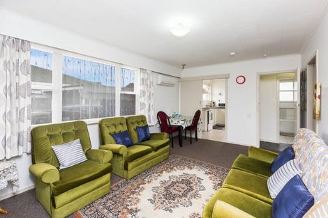 Photo of property in 2/13 Sutherland Avenue, Silverstream, Upper Hutt, 5019