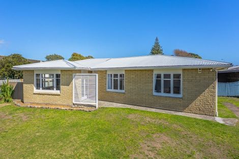 Photo of property in 4 Colenso Place, Otaki Beach, Otaki, 5512