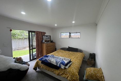 Photo of property in 18a Te Atatu Road, Te Atatu South, Auckland, 0610