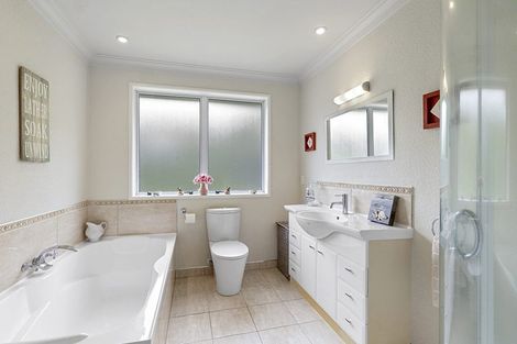 Photo of property in 38 Seaview Road, Marfell, New Plymouth, 4310