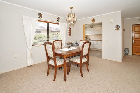Photo of property in 52 Grosvenor Gardens, Flagstaff, Hamilton, 3210