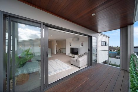 Photo of property in 8 Awakirihi Close, Shamrock Park, Auckland, 2016