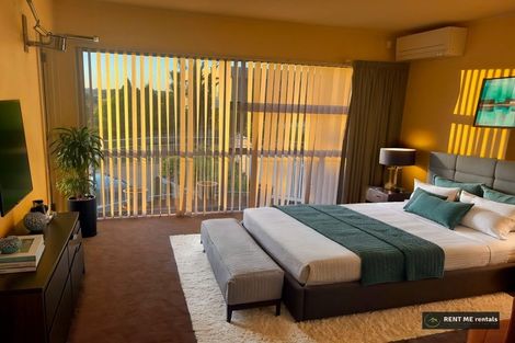 Photo of property in 25 Mallard Place, Unsworth Heights, Auckland, 0632