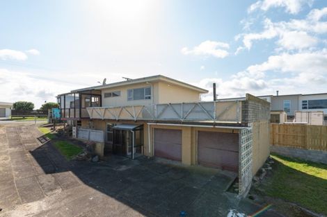 Photo of property in 56 Karewa Parade, Papamoa Beach, Papamoa, 3118
