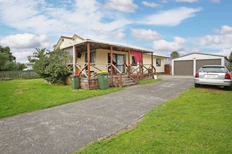 Photo of property in 17 Pukeroa Place, Papakura, 2110