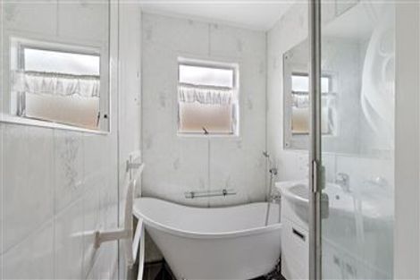 Photo of property in 1/111 Tirimoana Road, Te Atatu South, Auckland, 0602