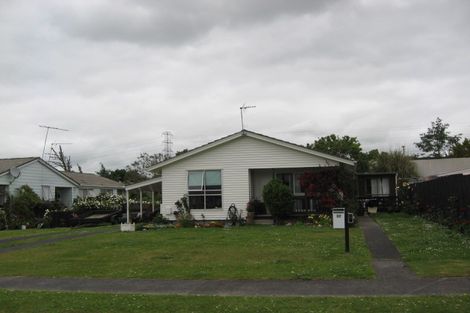 Photo of property in 17 Rountree Place, Conifer Grove, Takanini, 2112