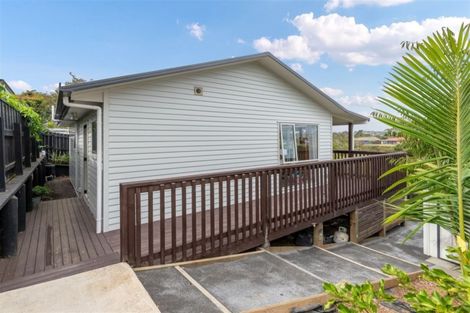 Photo of property in 122 Ennis Avenue, Pakuranga Heights, Auckland, 2010