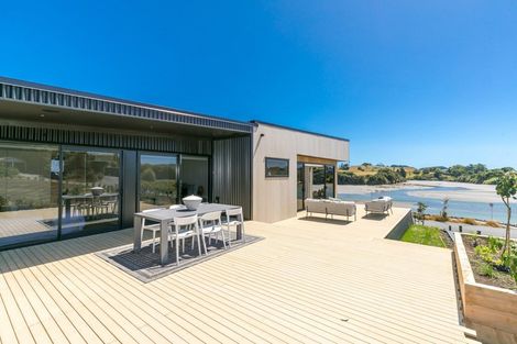 Photo of property in 5 Rangitahi Road, Raglan, 3225