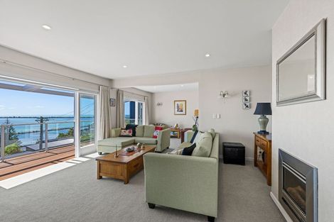 Photo of property in 24 Maffeys Road, Mount Pleasant, Christchurch, 8081