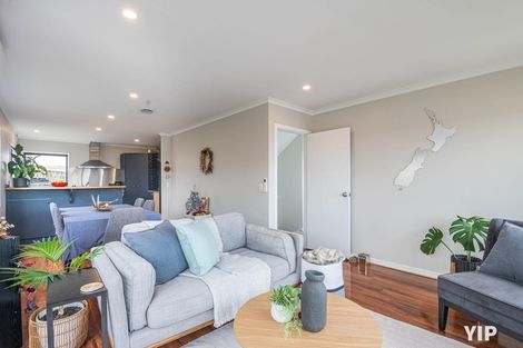 Photo of property in 79 Dress Circle, Newlands, Wellington, 6037