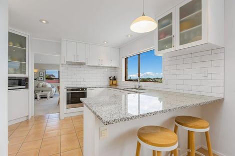 Photo of property in 23 King Richard Place, Browns Bay, Auckland, 0630