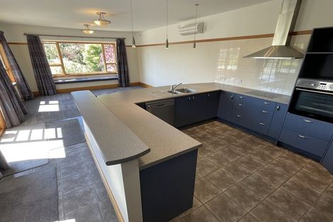 Photo of property in 27 Hackthorne Road, Cashmere, Christchurch, 8022