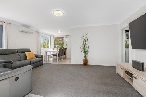 Photo of property in 15 Tacitus Place, Totara Vale, Auckland, 0629