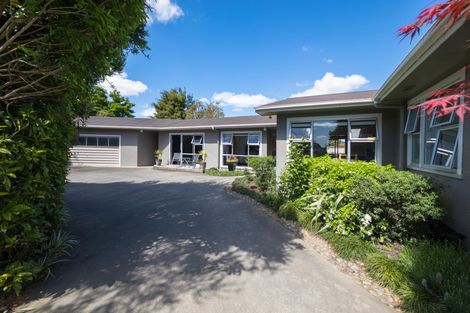 Photo of property in 11 Dorset Crescent, Hokowhitu, Palmerston North, 4410