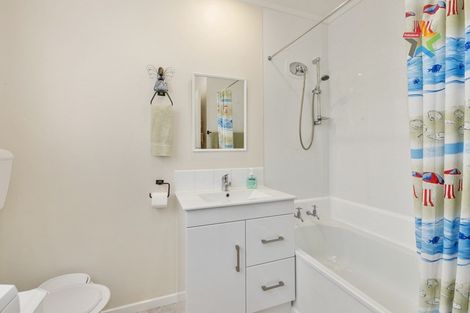 Photo of property in 5/154 Whites Line East, Waiwhetu, Lower Hutt, 5010