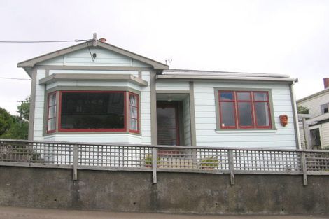 Photo of property in 42 Dorking Road, Brooklyn, Wellington, 6021