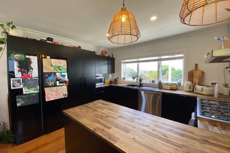 Photo of property in 68 Sylvan Crescent, Te Atatu South, Auckland, 0610