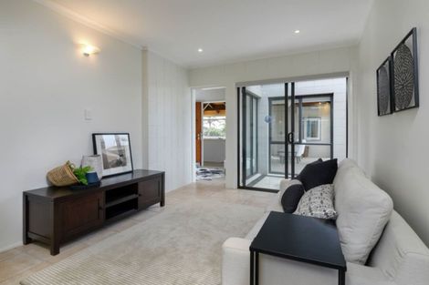 Photo of property in 14 Fielding Crescent, Farm Cove, Auckland, 2012