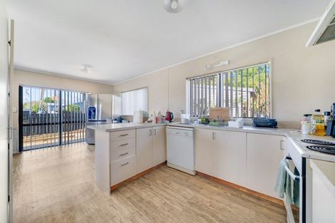 Photo of property in 1/3 Kelvin Road, Papakura, 2110