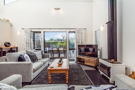 Photo of property in 21 Deanna Drive, West Harbour, Auckland, 0618
