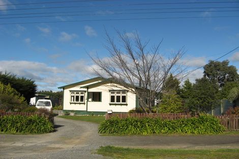 Photo of property in 13 Consitt Street, Takapau, 4203