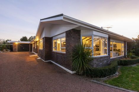 Photo of property in 21 Rewarewa Crescent, Waikanae, 5036