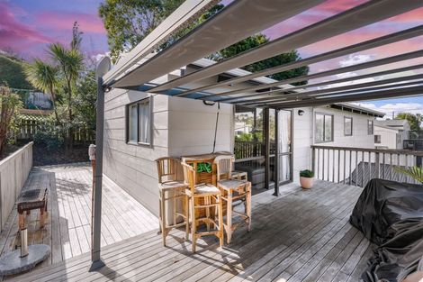 Photo of property in 52a D'oyly Drive, Stanmore Bay, Whangaparaoa, 0932