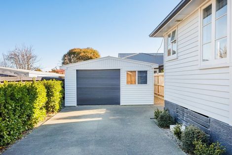 Photo of property in 2 Avon Terrace, Roslyn, Palmerston North, 4414