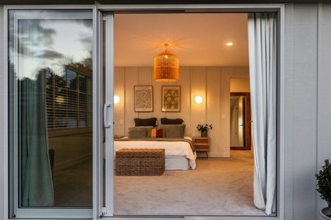 Photo of property in 5 Lens Way, Acacia Bay, Taupo, 3385