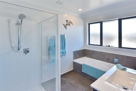 Photo of property in 63 Willowside Place, Amberley, 7410