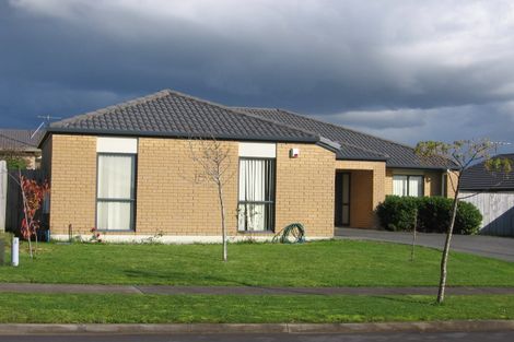 Photo of property in 42 Newinn Crescent, East Tamaki Heights, Auckland, 2016