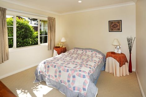 Photo of property in 2 Nita Place, The Gardens, Auckland, 2105