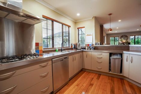 Photo of property in 16 La Lena Grove, Fitzherbert, Palmerston North, 4410
