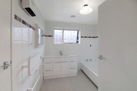 Photo of property in 15 Cyclarama Crescent, Massey, Auckland, 0614