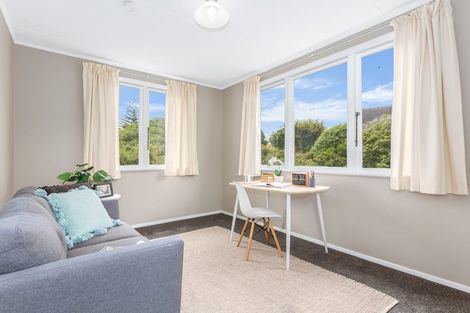 Photo of property in 15 Kapiti Crescent, Titahi Bay, Porirua, 5022