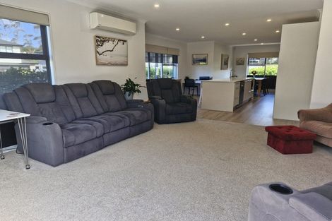 Photo of property in 64 Mettam Drive, Swanson, Auckland, 0614