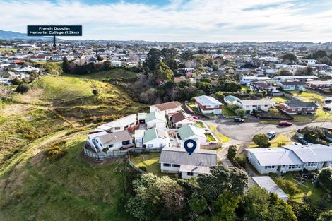 Photo of property in 7 Kelvin Place, Westown, New Plymouth, 4310