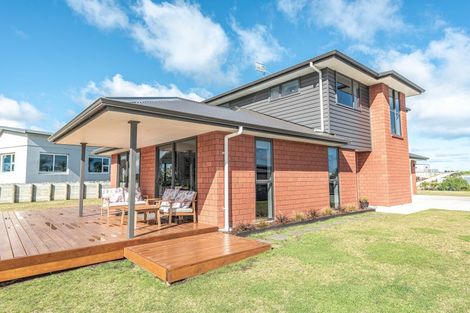 Photo of property in 31 Golf Vue Place, Castlecliff, Whanganui, 4501