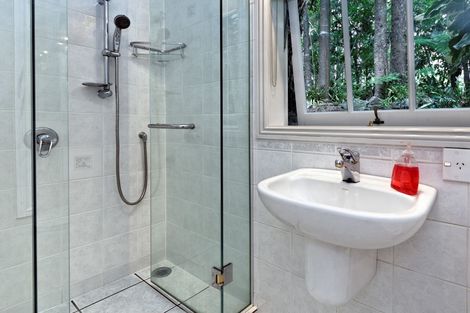 Photo of property in 31 Napuka Road, Henderson Valley, Auckland, 0612