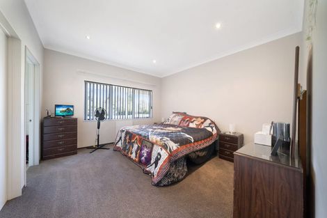 Photo of property in 154 Boord Crescent, Kumeu, 0891