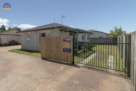 Photo of property in 3/4a Lee Road, Taradale, Napier, 4112