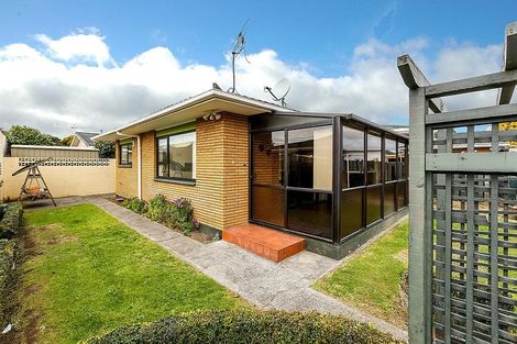 Photo of property in 6 Holsworthy Road, Lower Vogeltown, New Plymouth, 4310