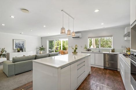 Photo of property in 17 Witton Place, Schnapper Rock, Auckland, 0632