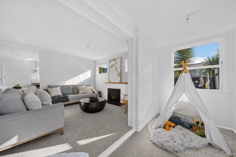 Photo of property in 17 Philip Street, Carterton, 5713
