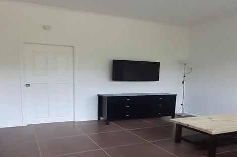 Photo of property in 64 Chelsea View Drive, Chatswood, Auckland, 0626