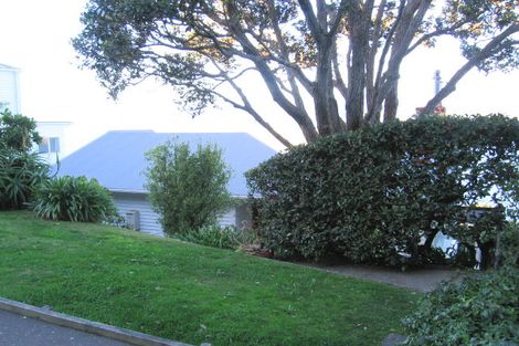 Photo of property in 32 Napier Street, Karaka Bays, Wellington, 6022