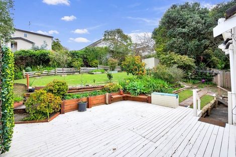 Photo of property in 16 Sequoia Place, Sunnynook, Auckland, 0620